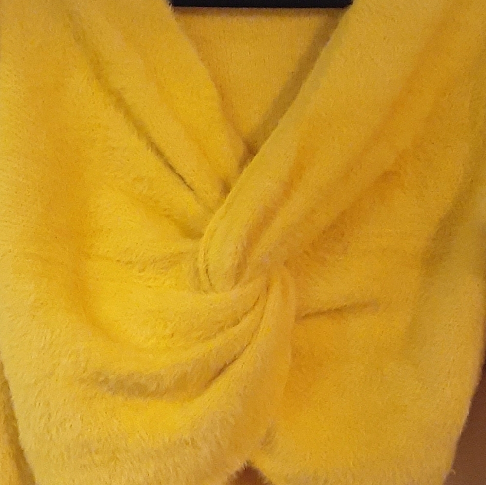 🌻 Twist Front Fuzzy Yellow Cropped Sweater  NEW! - Picture 3 of 5
